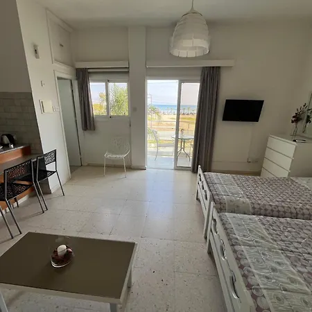 Themis Beach Apartments Λάρνακα Δωμάτιο φωτογραφία