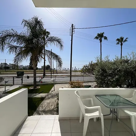 Themis Beach Apartments Λάρνακα Δωμάτιο φωτογραφία