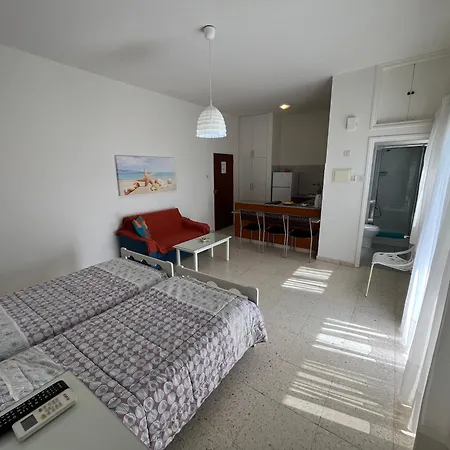 Themis Beach Apartments Λάρνακα Δωμάτιο φωτογραφία