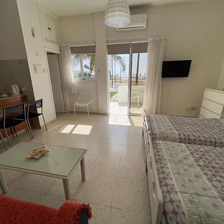 Themis Beach Apartments Λάρνακα Δωμάτιο φωτογραφία