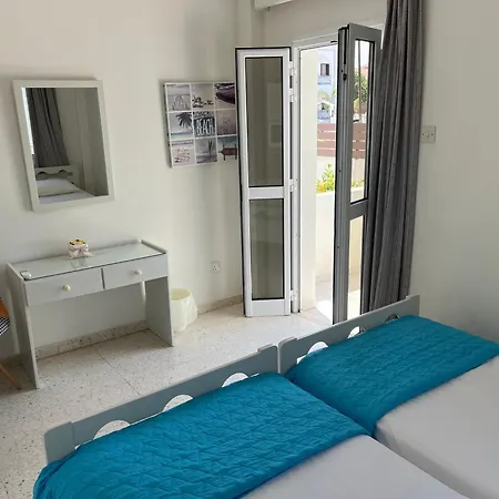 Themis Beach Apartments Λάρνακα Δωμάτιο φωτογραφία